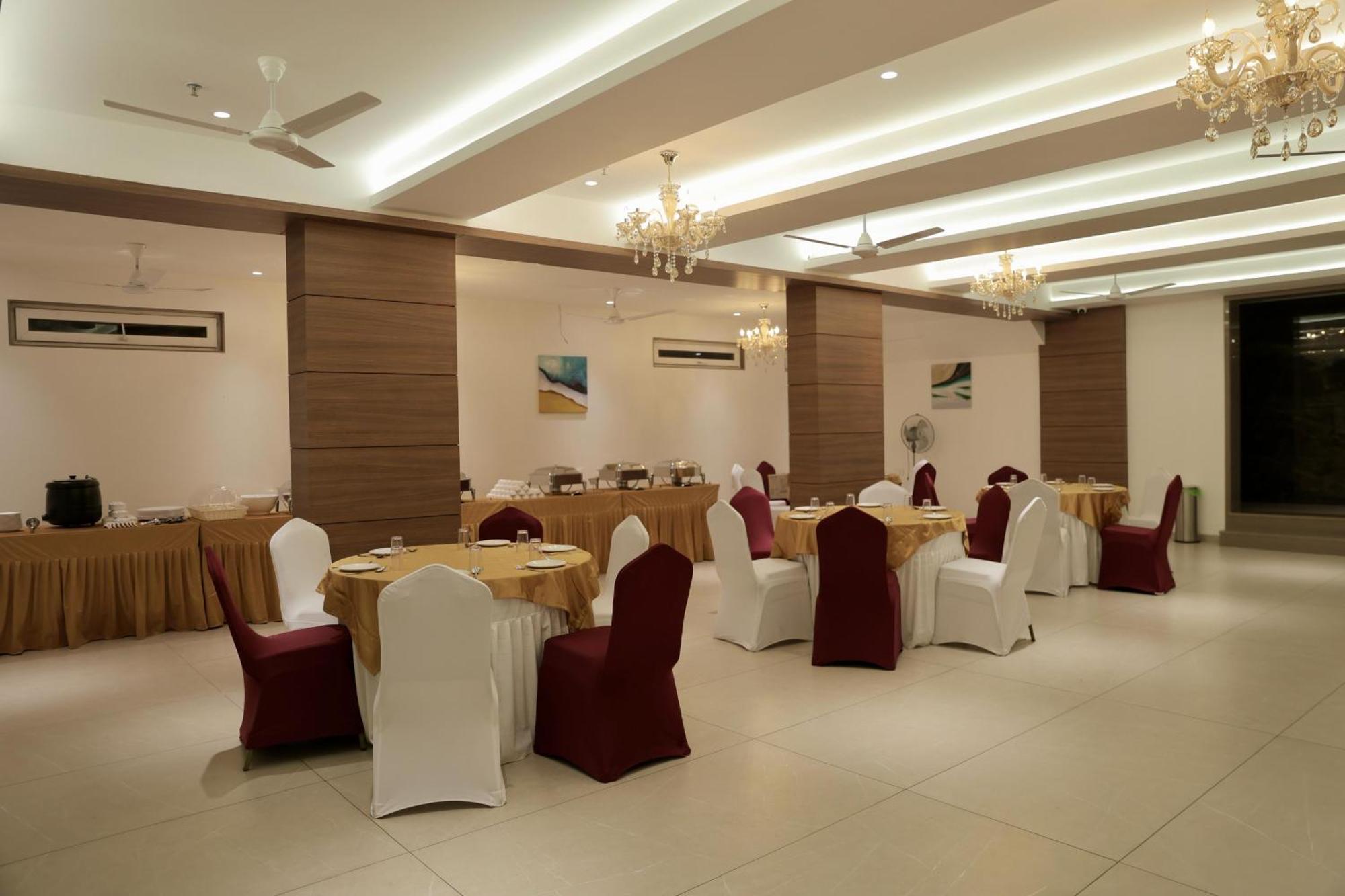 Hotel Carnival Parbhani Exterior photo